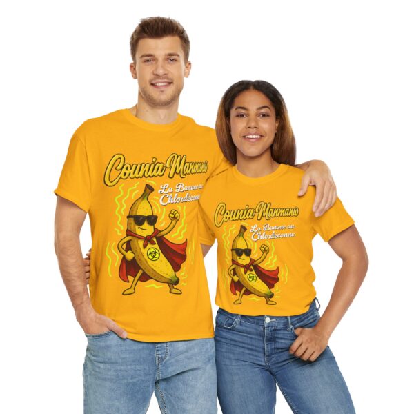 Un homme et une femme avec des T-shirts jaunes Counia Manmanw, la banane au chlordéconne